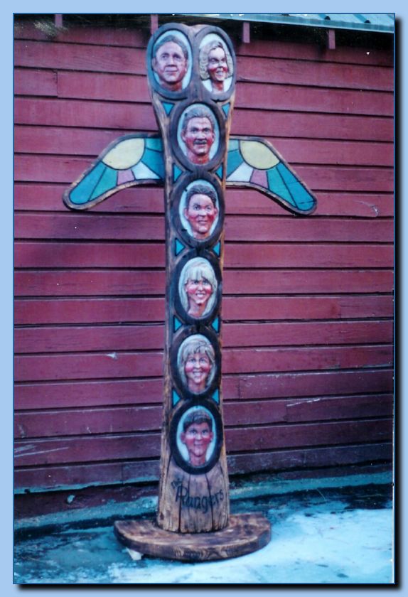 1-097 Totem-Non traditional family charicatrure